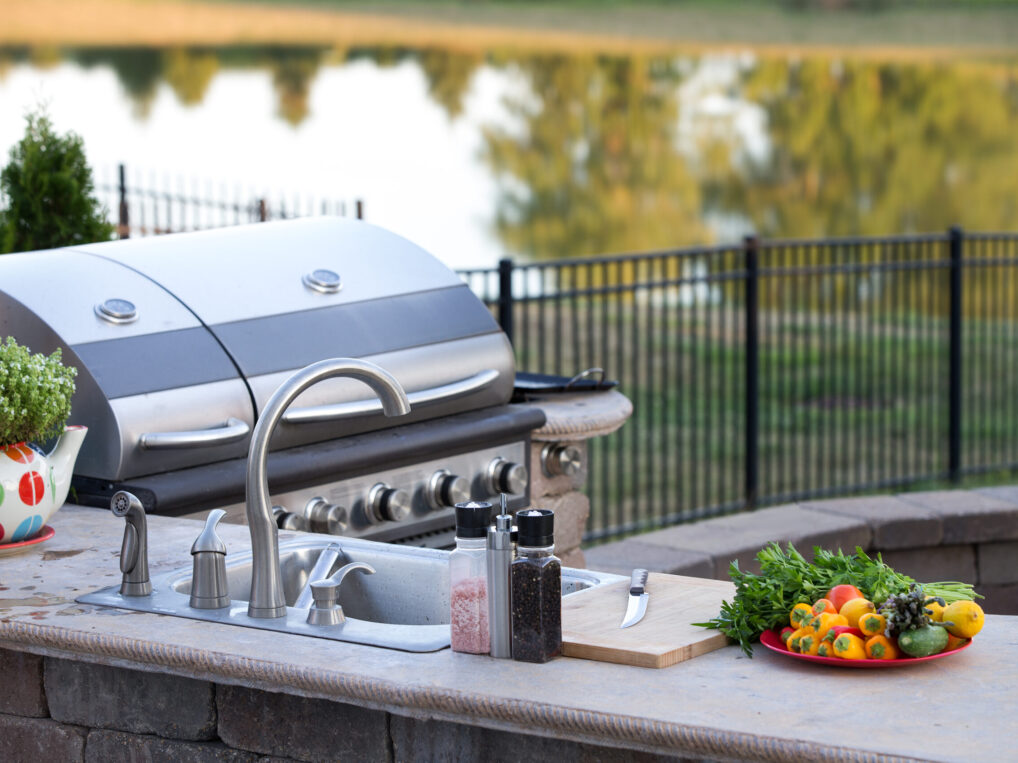 A bbq grill with a sink.